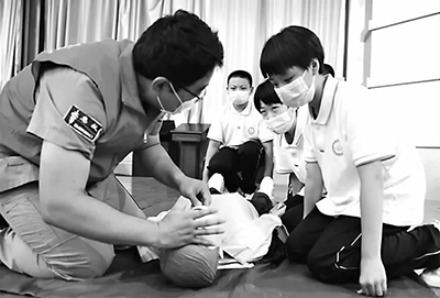 院报-10.jpg