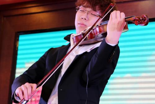 小提琴独奏《春节序曲》